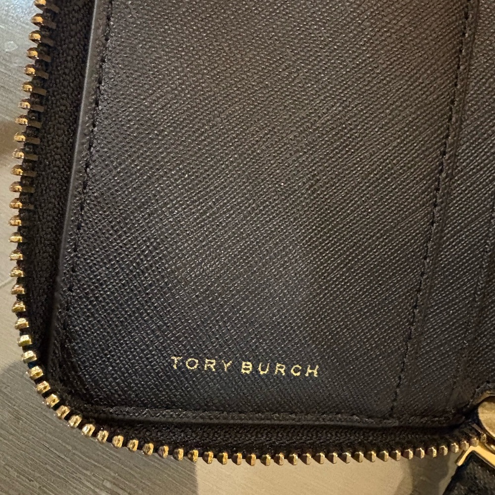 Tory Burch zip wallet - Picture 4 of 6